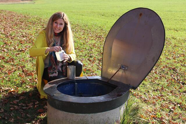Nicole Petzi von Allround-TV bei der Corona-Quelle in Birnbach