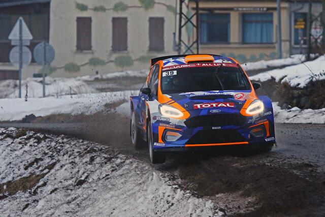 Hermann Neubauer in seinem Boliden beim Auftakt der Rally Monte Carlo am Donnerstag.