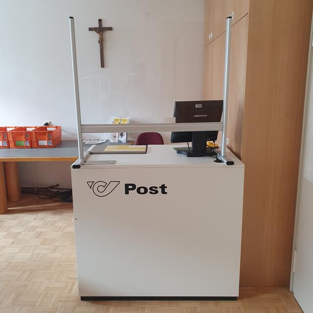 Der derzeit provisorische Post-Schalter im Gemeindeamt Pfunds.