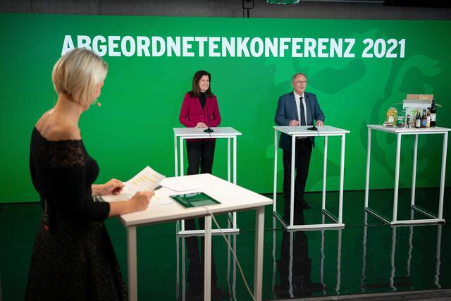 Zufriedener Organisator: Detlev Eisel-Eiselsberg mit Klubchefin Barbara Riener.