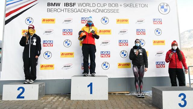 Janine Flock (Zweite von rechts) ist der Sieg im Gesamtweltcup kaum noch zu nehmen. | Foto: IBSF