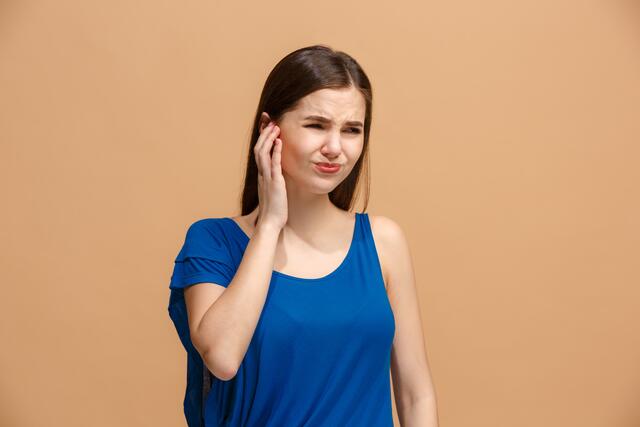 Ein Tinnitus kann ein Zeichen von Stress sein.