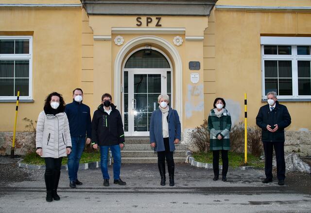 Ungersböck, Samwald, Dominik, Kögler, Gölles und Hauer weisen auf die Test-Möglichkeit in sieben Gemeinden hin.