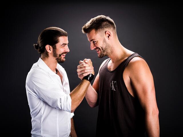 Otto Jaus (l.) und Paul Pizzera werden von 4. bis 6. November 2021 in der Koralmhalle Deutschlandsberg zu erleben sein. | Foto: Moritz Schell