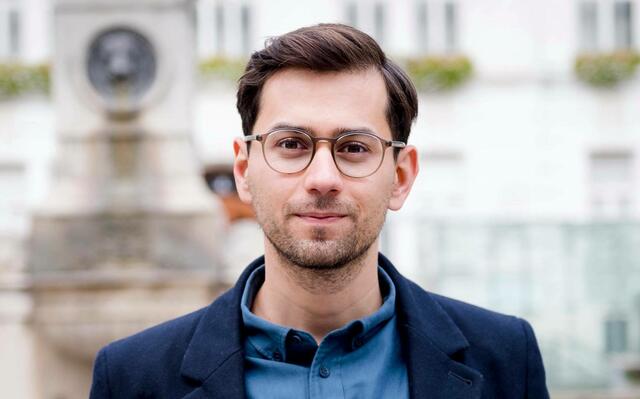 Emir Dizdarević begann seine Polit-Karriere bei der Grünen Fraktion im Jahr 2013.