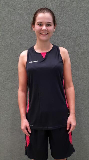 Die Basketballspielerin des UBBC Gmünd, Andreas Apfelthaler, im Trainingsoutfit.