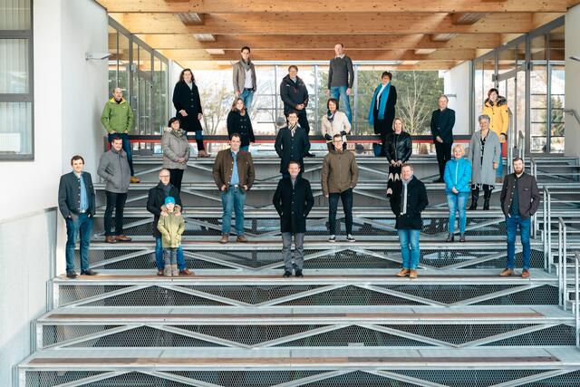 Viele Neuzugänge sowie erfahrene Gemeinderäte sind im Team von Bürgermeisterkandidat Josef Steinkellner vertreten.