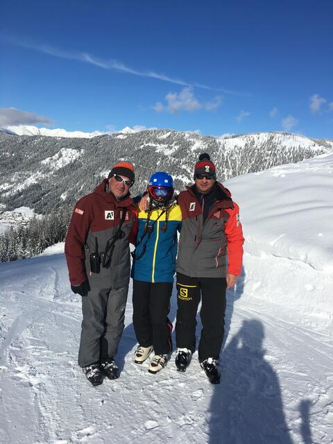 Die Kärntner Helmut Winkler (Co-Trainer), Lisa Winkler (Physiotherpeutin) und Cheftrainer Fritz Coloini (von links) führen Österreichs Skibob-Nation als Trainerteam an. | Foto: Privat