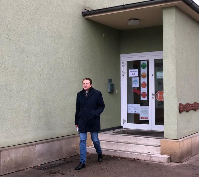 SP-Bürgermeister Stadler nach seinem Wahlgang in Ratzersdorf.