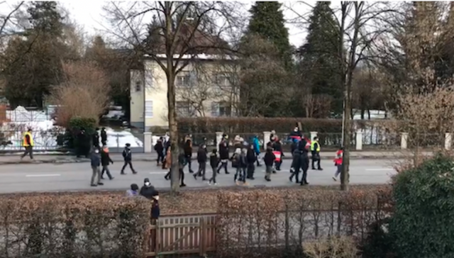 In Braunau fand am 24. Jänner eine Kundgebung gegen Corona-Maßnahmen statt.