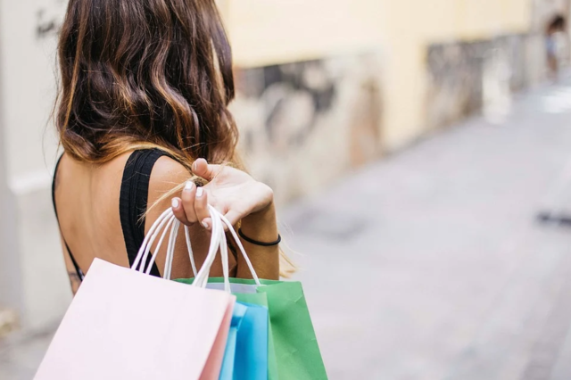 Die Geschäfte sind zwar geschlossen, man kann dennoch einkaufen. Durch "Clickt&amp;Collect" werden die heimischen Betriebe unterstützt. Wie kaufst du derzeit ein? | Foto: Pixabay