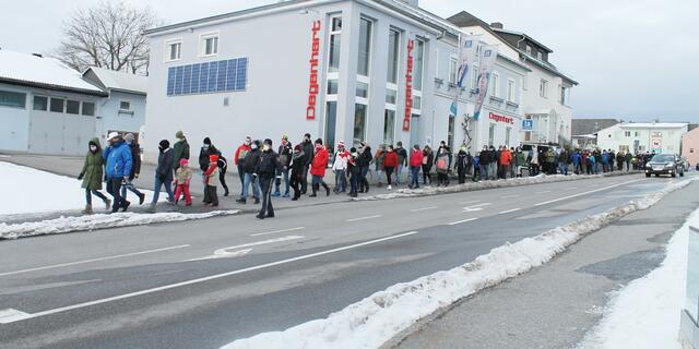 Laut einer Presseaussendung der Polizei nahmen etwa 150 Personen teil. | Foto: Foto: BRS Rohrbach