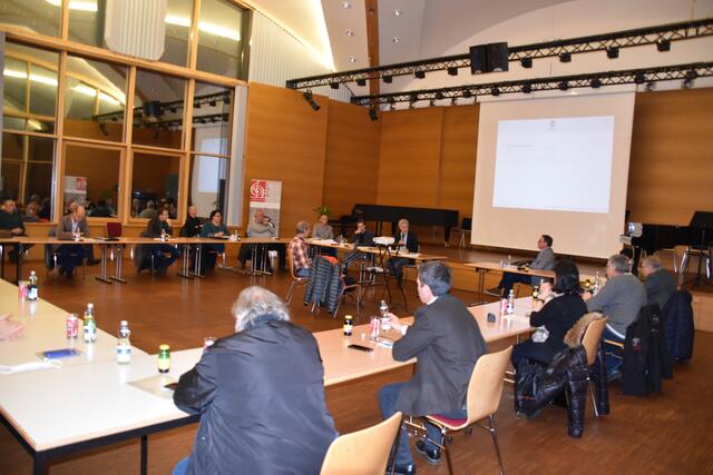 Reuttes Gemeinderäte befassten sich u.a. mit der Flüchtlingsproblematik. | Foto: Reichel