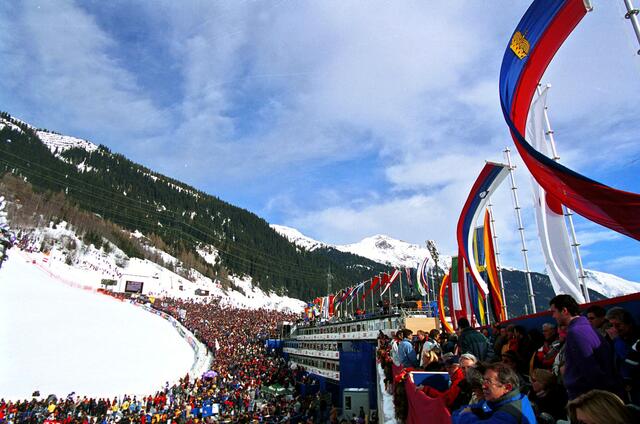 Besucheransturm im Karl-Schranz-Zielstadion bei der FIS Alpinen Ski-WM 2001. | Foto: © GEPA pictures