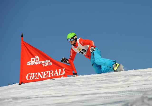 Top-Platzierung für Philip Falkner aus Kollerschlag bei den FIS-Junior Parallel Slaloms. Er schaffte es als einziger Österreicher auf das Herren-Podest. | Foto: Snowboardclub