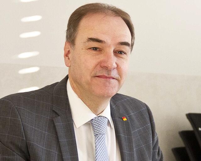 Sozial- und Wirtschaftslandesrat Leonhard Schneemann