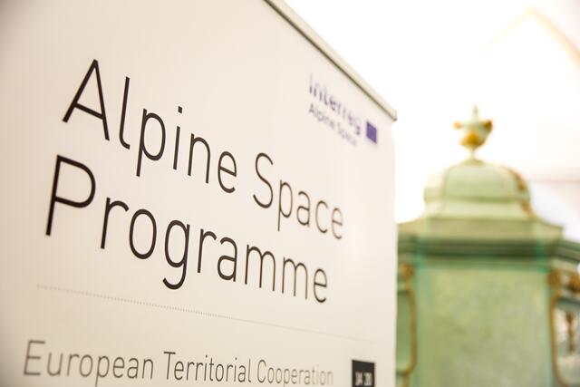 In der Stadt Salzburg befindet sich die Verwaltung des Interreg-Alpenraum-Programms (Alpine Space Programme).