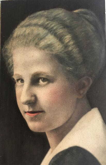 Eine kolorierte Fotografie von Antonia Bukowsky als junges Mädchen. | Foto: Prameshuber