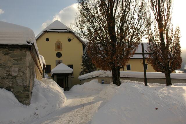 Das Kapuzinerkloster Irdning war ursprünglich als "Falkenburg" ein Jagdschloss und wurde 1711 in ein Kloster umgewandelt. | Foto: Kapuziner