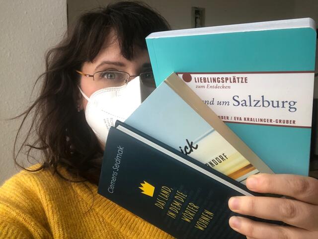Bücher lassen sich wieder in der Stadtbibliothek Salzburg bestellen und entweder abholen oder per Lieferservice kostenpflichtig zustellen.  | Foto: sm