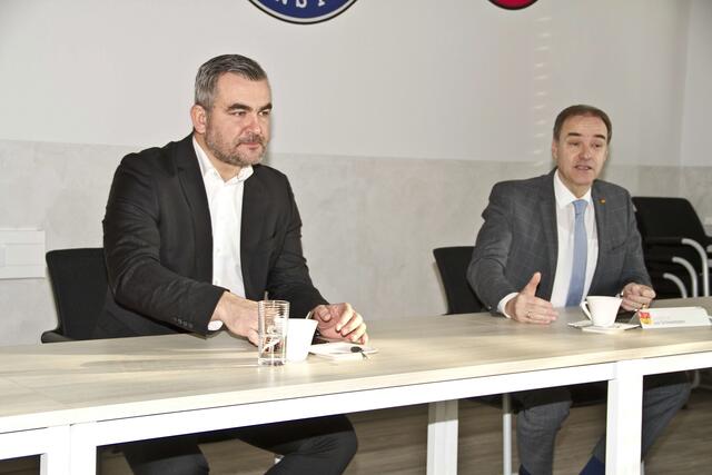 LR Heinrich Dorner und LR Leonhard Schneemann präsentieren Handwerkerbonus 2021