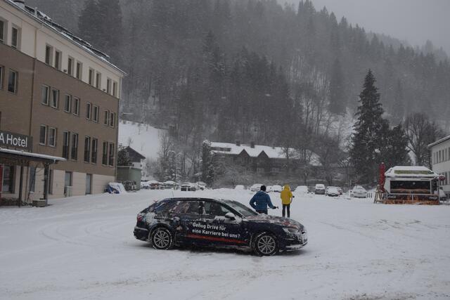 ... und 2021 hat sich sogar ein Auto vor das JUFA-Hotel verirrt. | Foto: Hollinger Marc