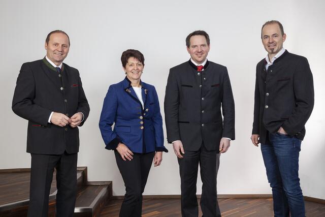Bauernbundobmann Josef Geisler, LK-Vizepräsidentin Helga Brunschmid, Bezirksspitzenkandidat Michael Jäger und LK-Präsident Josef Hechenberger (v.l.) starten voller Motivation in den LK-Wahlkampf.