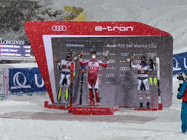 Marco Schwarz triumphierte in Schladming vor den beiden Franzosen Clement Noel (links) und Alexis Pinturault. | Foto: Marc Hollinger