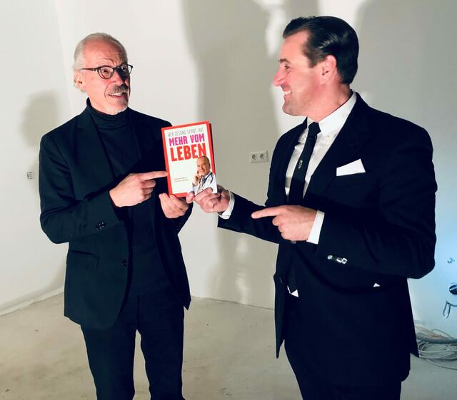 CAPE 10-Mitbegründer Siegfried Meryn (l.) gemeinsam mit Tabakfabrik-Kreativdirektor Chris Müller. | Foto: Tabakfabrik Linz