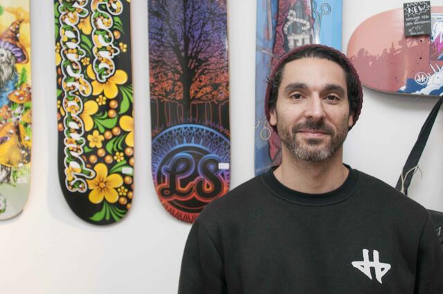 Bei Workshops bringt Rob Perez den Teilnehmern die verschiedenen Techniken bzw. Darstellungsformen von Street-Art bei.