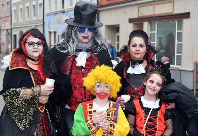 Faschingstreiben am Stadtplatz in Altheim – im Jahr 2020. | Foto: Vorich