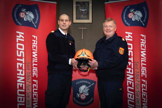 Der neue und der "alte": Kommandant Benjamin Löbl, bisheriger Kommandant Josef Angelmayer. | Foto: Feuerwehr Klosterneuburg