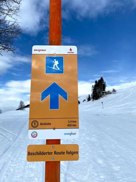 Die Pisten-Skitouren wurden alle entsprechend ausgeschildert. | Foto: KitzSki/T. Liner