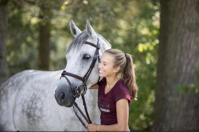 Die 21-jährige Stefanie Lindner mit Stute Carla Columna. | Foto: Patricia Koppenberger