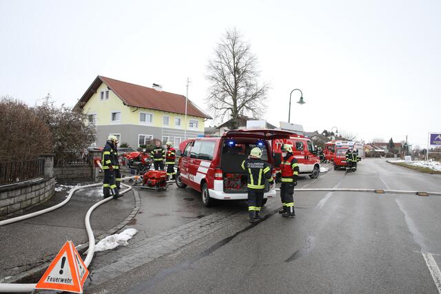 Durch das rasche Eingreifen der Feuerwehrleute konnte Schlimmeres verhindert werden. | Foto: Danny Jodts/zema