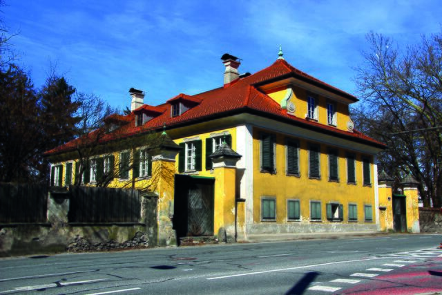 "Die Arche": das Barock-Schlösschen Rauchenbichlerhof. einst die Heimstätte der "Hundsgräfin"