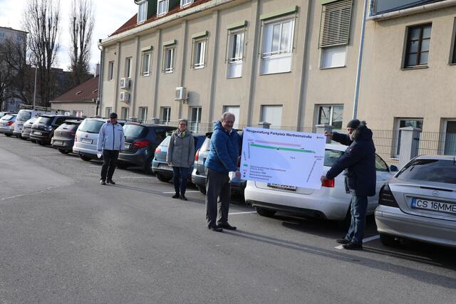 DI Helmut Hardegger (Leiter Straßen-Wasserbau), DI Silvia Schmid (Leiterin Amt für Stadt- und Verkehrsentwicklung), Stadtrat Alfred Scheichel und Richard Sperk (ÖBB). | Foto: Stadt Krems