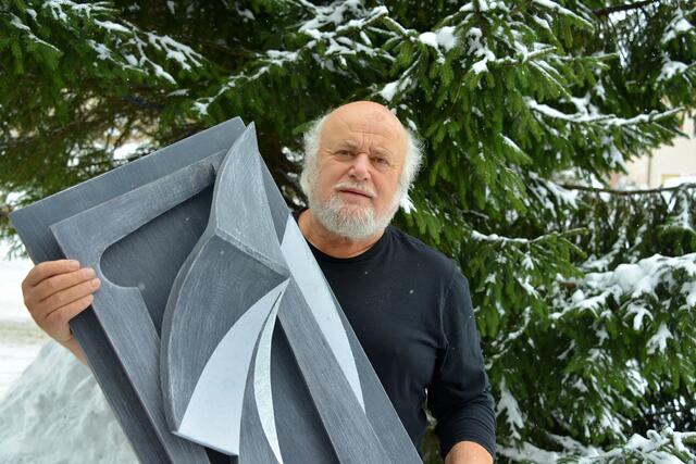 Herbert Unterbergers Stein- und Holzskulpturen sind meist monumental ausgeprägt und tragen die unverkennbare Handschrift des Gailtaler Künstlers. | Foto: Jost