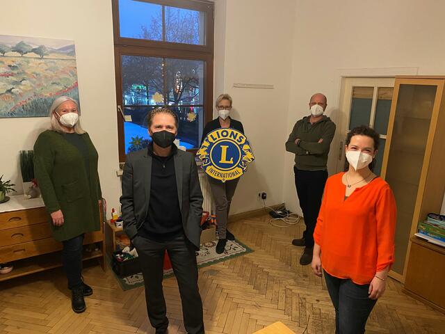 Von links: Birgit Mayr-Mauhart (Diakonie), Christian Gratzl (Präsident LC Linz Biophilia), Anke Merkl (Lions Zonenleiterin), Hans Karner und Carina Rohregger (beide Diakonie)
 | Foto: Lions