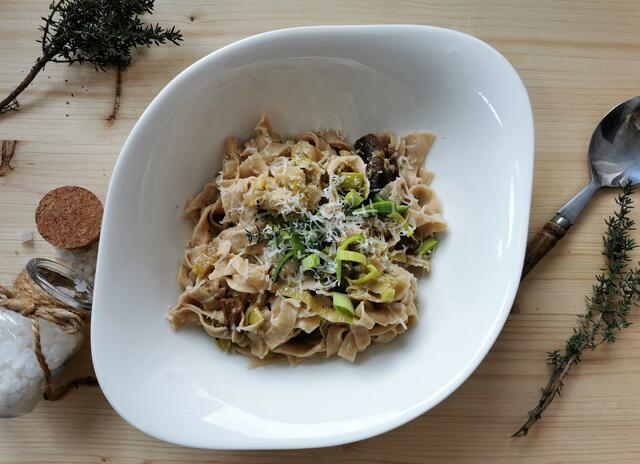 selbstgemachte Dinkelvollkornnudeln mit Lauchsauce | Foto: Katrin Ebetshuber