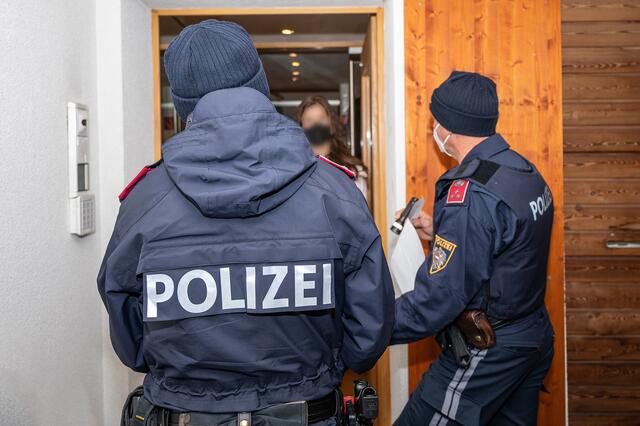 96 Anzeigen: Die Polizei kontrollierte am 29. Jänner 44 Unterkünfte und 133 Personen in St. Anton am Arlberg. | Foto: Polizei