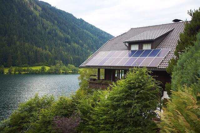 Fragen rund um Photovoltaik-Anlagen werden online beantwortet.  | Foto: Hans Ringhofer