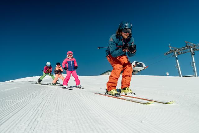 Gäste sparen sich beim Kauf einer Tages- oder Halbtagesskikarte bis zu zehn Prozent. | Foto: nassfeld.at/Daniel Gollner