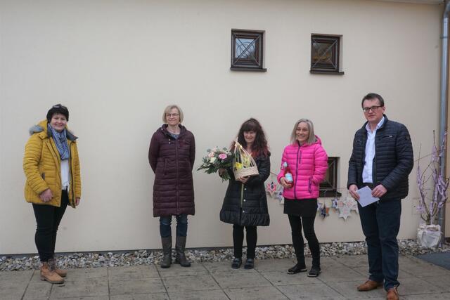 Vizebgm. Maria Gruber, Kindergartenleiterin Theresia Gastecker, Pädagogin Gabriele Aichinger, Kindergarten-Betreuerin Carina Gally und Bürgermeister Hans-Jürgen Resel | Foto: MG St. Leonhard