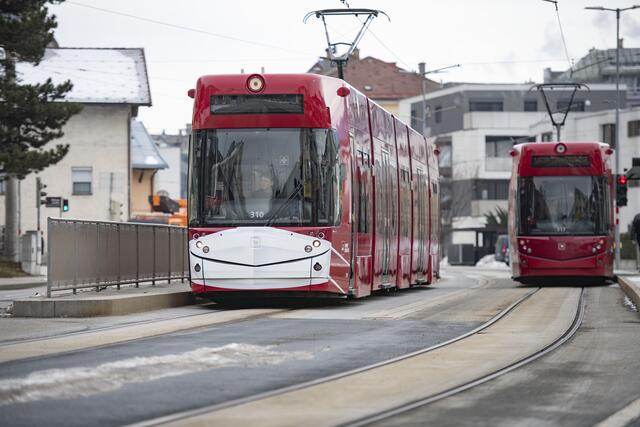 Das Maskendesign der IVB-Straßebahn fällt auf. | Foto: IVB