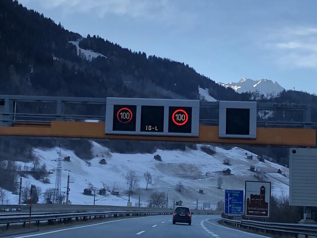 Wieder Tempo 130: Der Lufthunderter auf der A 12 Inntalautobahn zwischen Zams und Imst wurde aufgehoben.  | Foto: Othmar Kolp