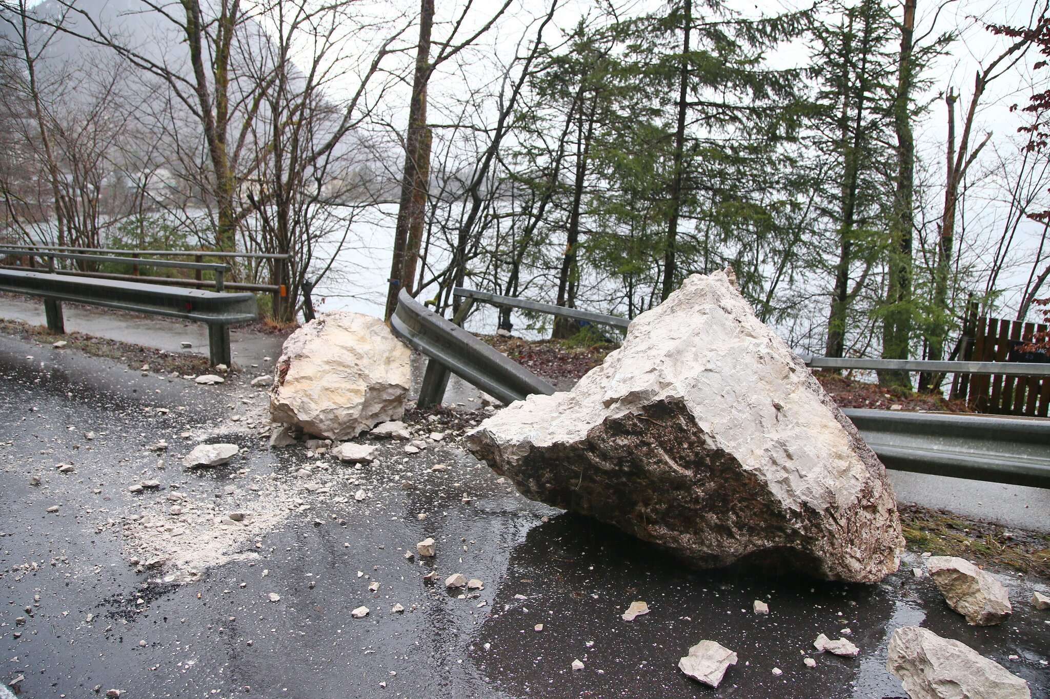 Begehungen Noch Zu Gefahrlich Sperre Nach Felssturz Vocklabruck