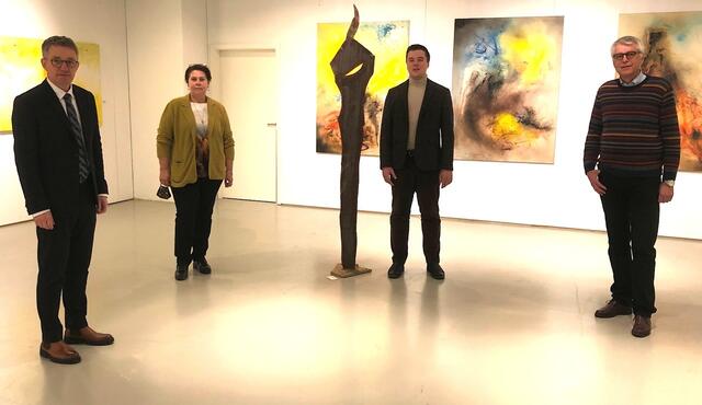 Ausstellung im MuseumsCenter Leoben: Kulturmanager Gerhard Samberger, Museumsleiterin Susanne Leitner-Böchzelt, Kulturreferent Johannes Gsaxner und Kunstforum-Obmann Wolfgang Domian (v.l.).  | Foto: KK