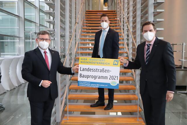 Landesrat Ludwig Schleritzko, sowie die Landtagsabgeordneten Bernhard Heinreichsberger und Christoph Kaufmann.  | Foto: Büro LR Schleritzko