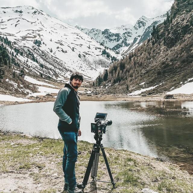 "Learning by doing" ist das Motto von Mattias: Sein Film-Wissen hat er sich komplett selbst angeeignet. | Foto: Jana Huter